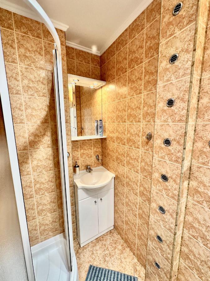Sun Clima/Ac Metro X2 Fast Wifi 500 Mbs 70'Tv Netflix Appletv Hbo Apartment Warsaw Exterior photo